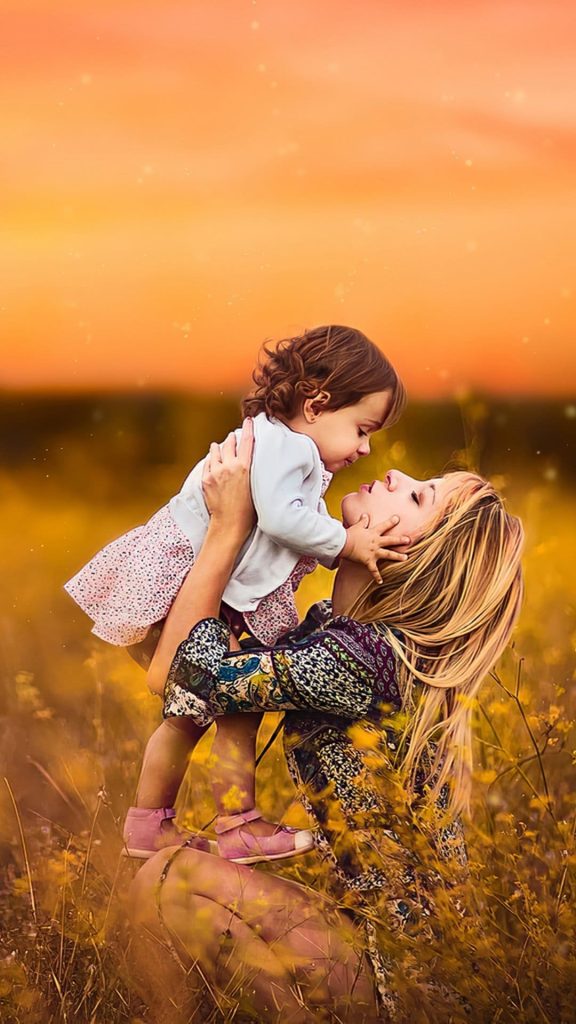 mom with little daughter wallpaper